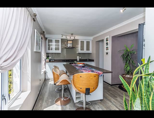 4 BEDROOM FREEHOLD FOR SALE IN BLUEWATER ESTATE